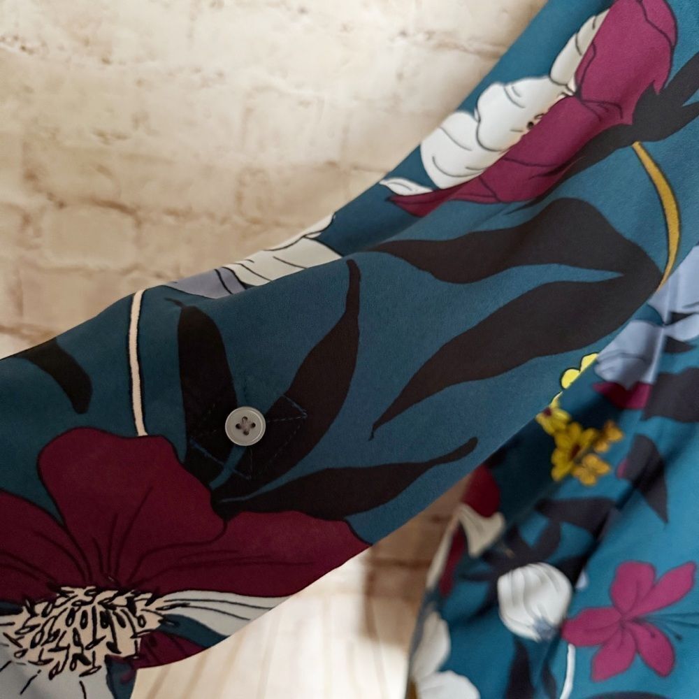 LOFT floral roll tab blouse - Picture 5 of 6